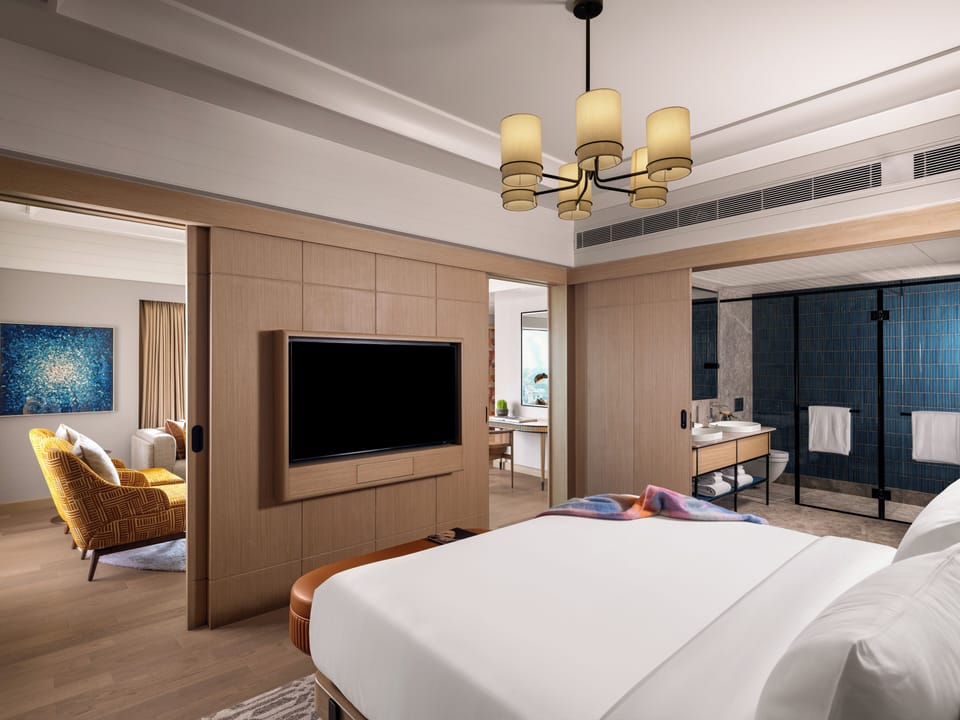 PRESIDENTIAL SUITE WITH 1 KING BED - LOUNGE ACCESS WITH COCKTAIL HOURS & ONE WAY AIRPORT TRANS | Premium bedding, minibar, in-room safe, individually furnished