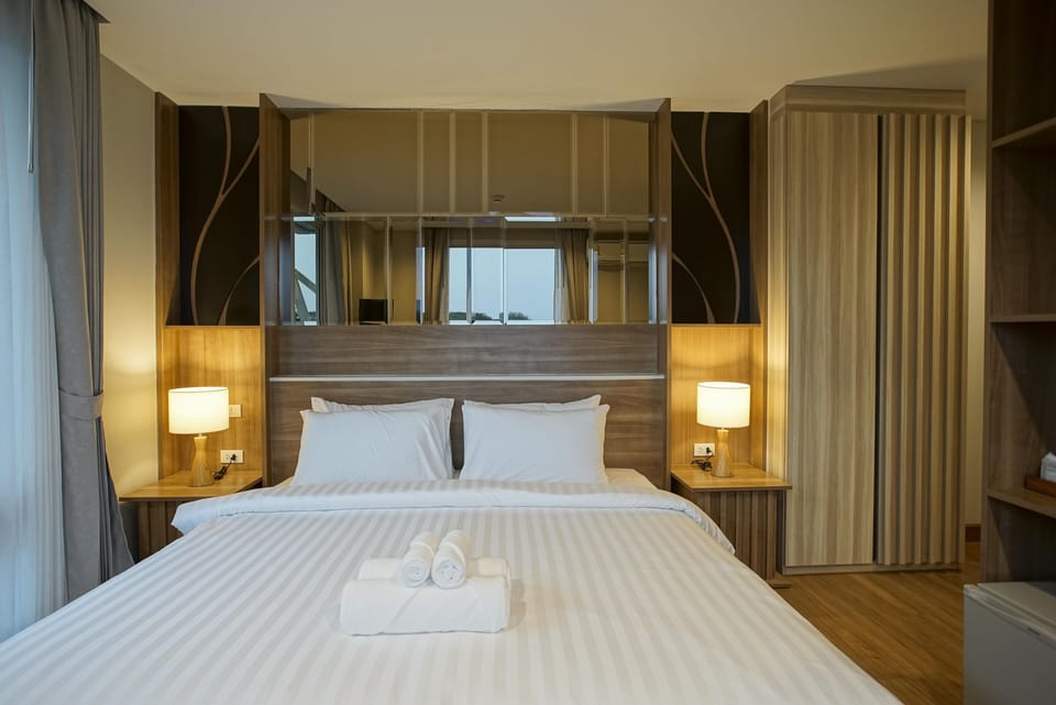 1 bedroom, premium bedding, minibar, in-room safe