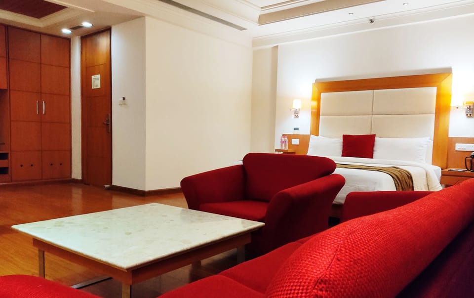 Executive Suite, 1 King Bed | Living area | TV