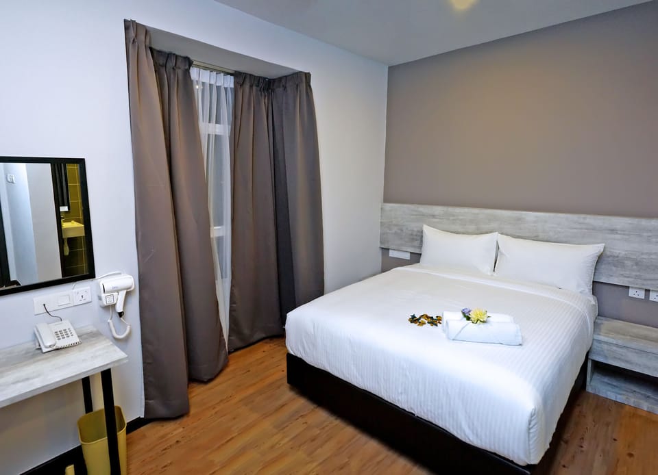 Premium Room, 1 Queen Bed | Desk, laptop workspace, iron/ironing board (on request)