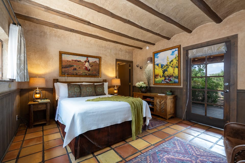 Willa Cather Room | Premium bedding, individually decorated, individually furnished