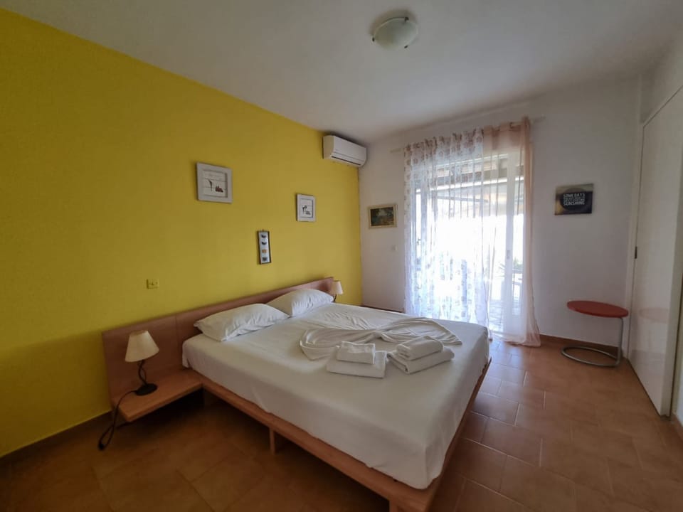 House, 1 Bedroom | 1 bedroom, cribs/infant beds, free WiFi, bed sheets