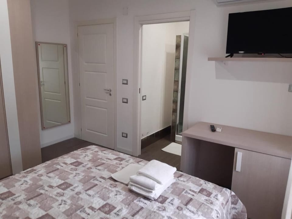 Premium bedding, in-room safe, desk, soundproofing