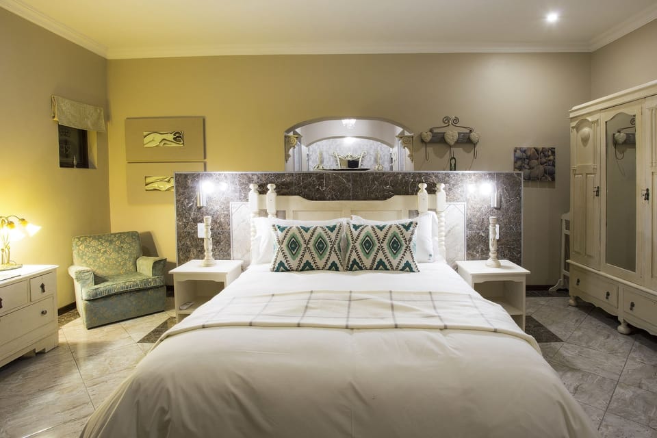 Honeymoon Studio Suite | Premium bedding, minibar, in-room safe, desk