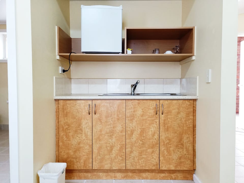 Deluxe Spa Room | Private kitchenette | Coffee/tea maker, fridge, microwave, electric kettle