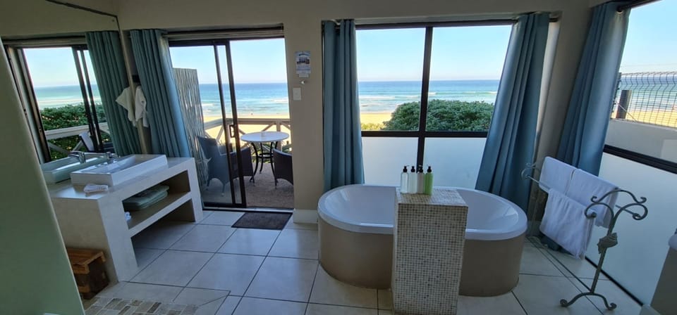 Deluxe Room, 1 Bedroom, Ocean View, Oceanfront | Bathroom | Free toiletries, hair dryer, towels, soap