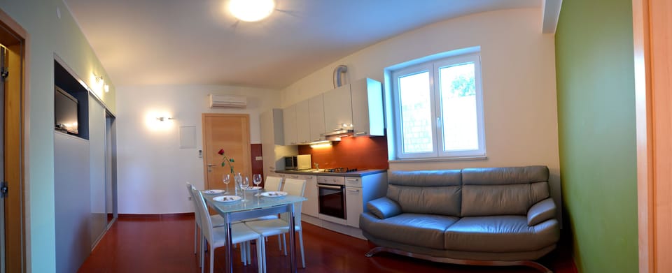 Apartment, 2 Bedrooms, Terrace, Park View | Living area | TV