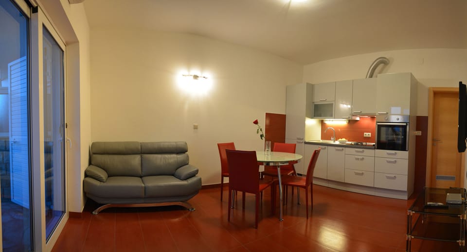 Apartment, 2 Bedrooms, Terrace, Park View | Private kitchen | Fridge, oven, stovetop, toaster