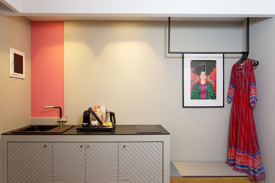 Deluxe Junior Suite | Private kitchen | Mini-fridge, espresso maker, coffee/tea maker, electric kettle