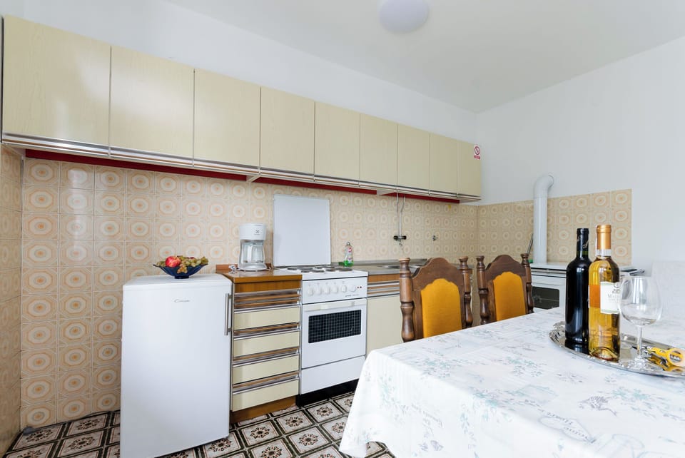 Apartment (A1) | Private kitchen | Fridge, stovetop, espresso maker, toaster