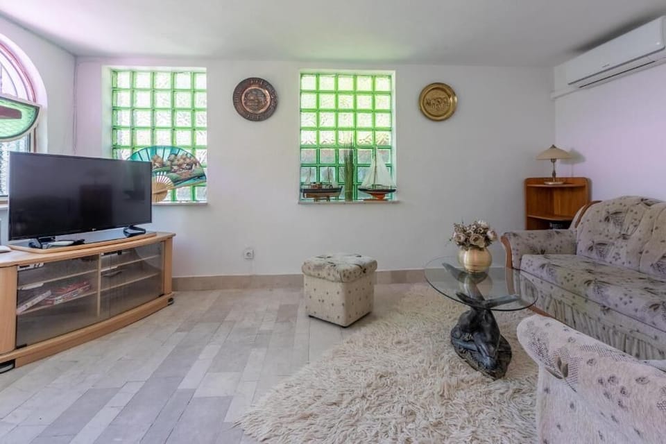 House | Living room | TV