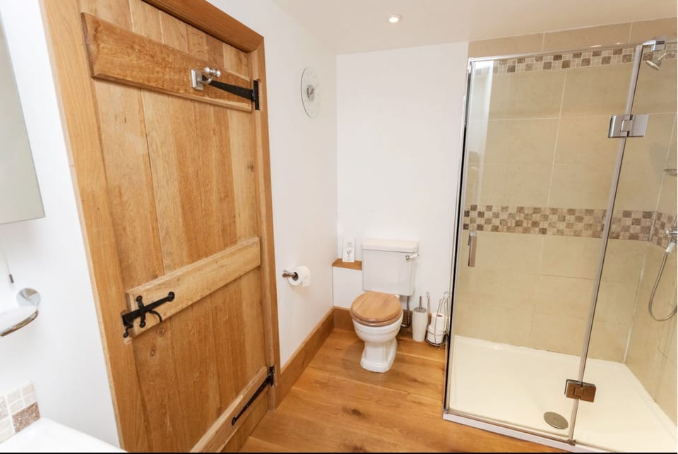 Deluxe Double Room, Ensuite, Garden View (Ground Floor) | Bathroom | Towels