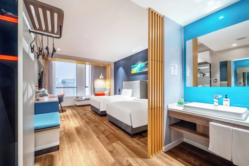In-room safe, soundproofing, iron/ironing board, free WiFi