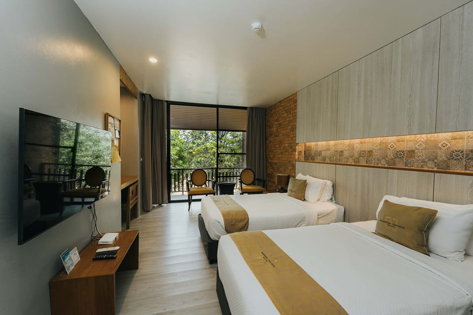 Deluxe Room | Premium bedding, minibar, in-room safe, desk