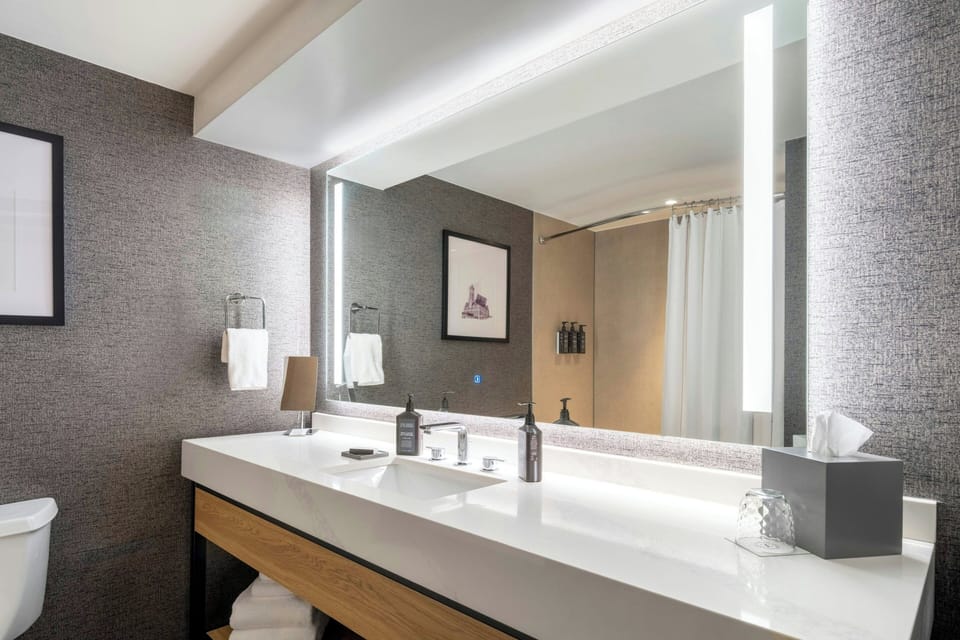 Combined shower/tub, designer toiletries, hair dryer, towels