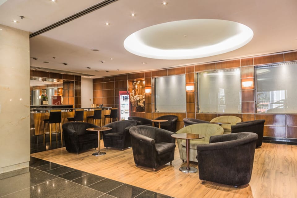Lobby lounge