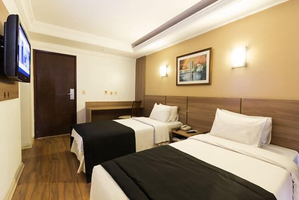 Deluxe Twin Room | Hypo-allergenic bedding, minibar, desk, bed sheets