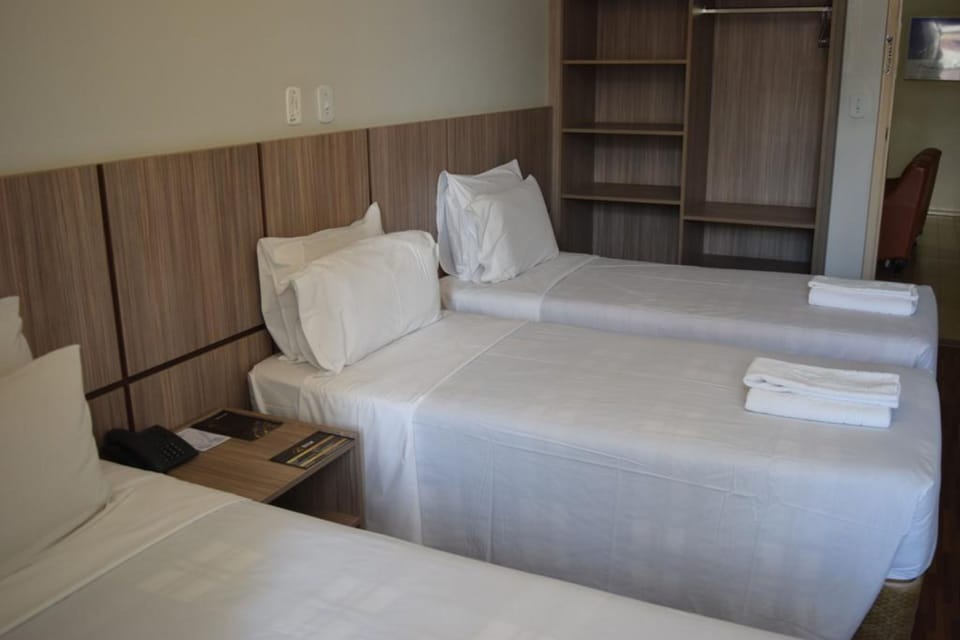 Deluxe Triple Room | Desk