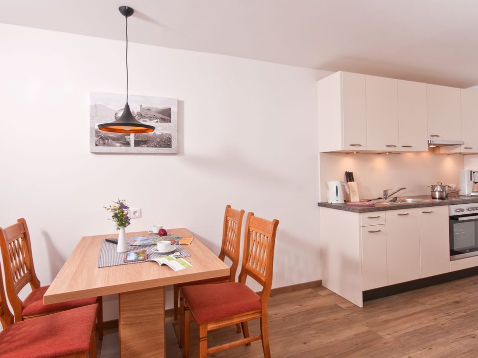 Deluxe Studio, 1 Bedroom, Mountain View | In-room dining