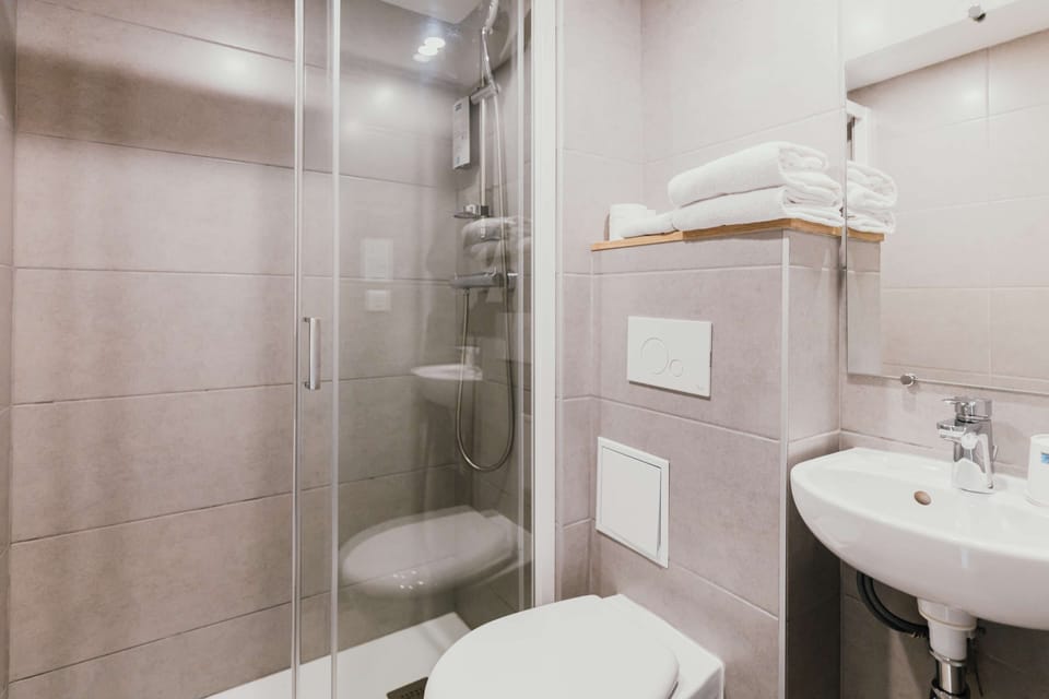 Shower, eco-friendly toiletries, hair dryer (on request), towels