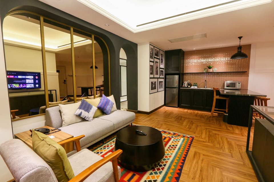 Executive Suite Room | Down comforters, Select Comfort beds, in-room safe, desk