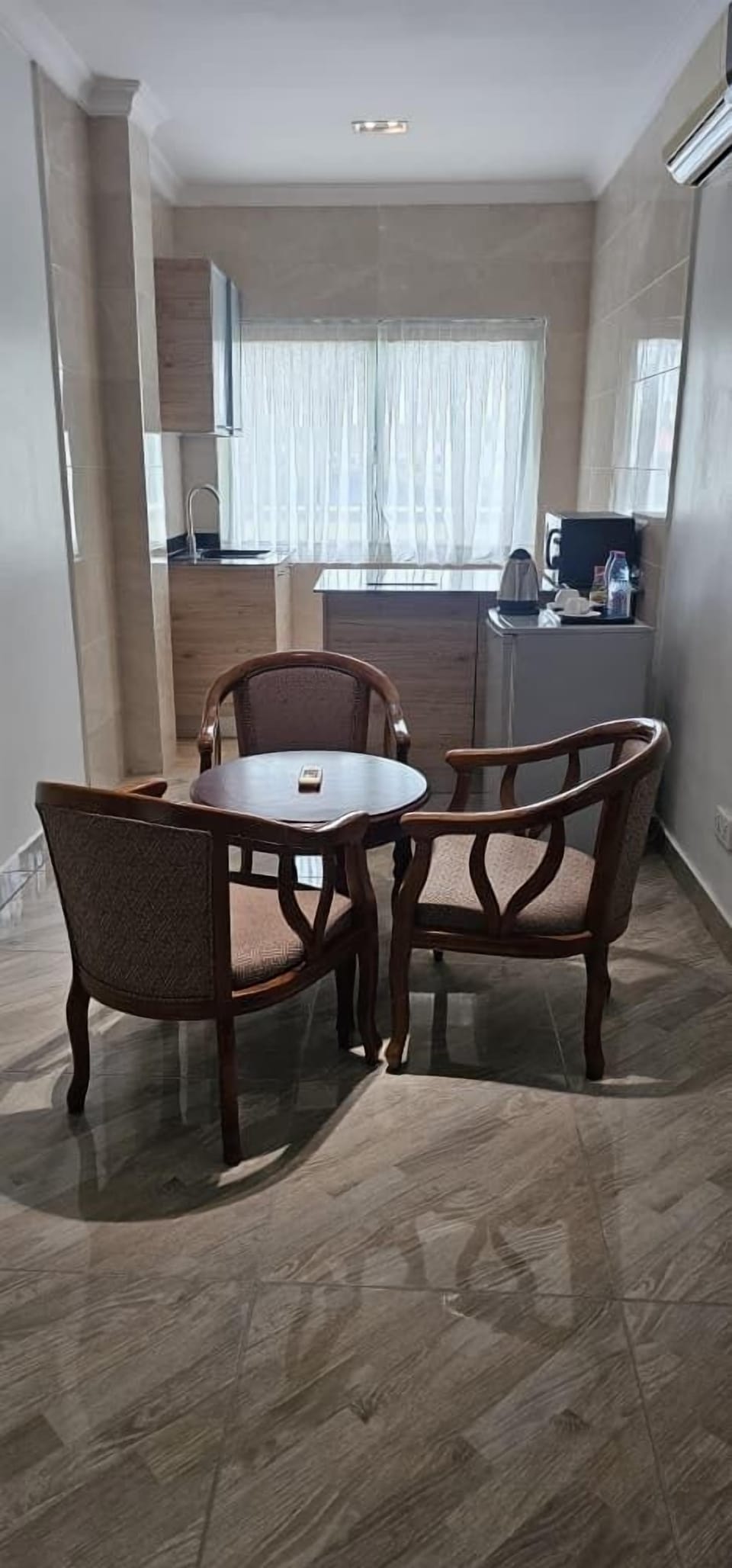 Executive Suite | Private kitchenette | Fridge, electric kettle