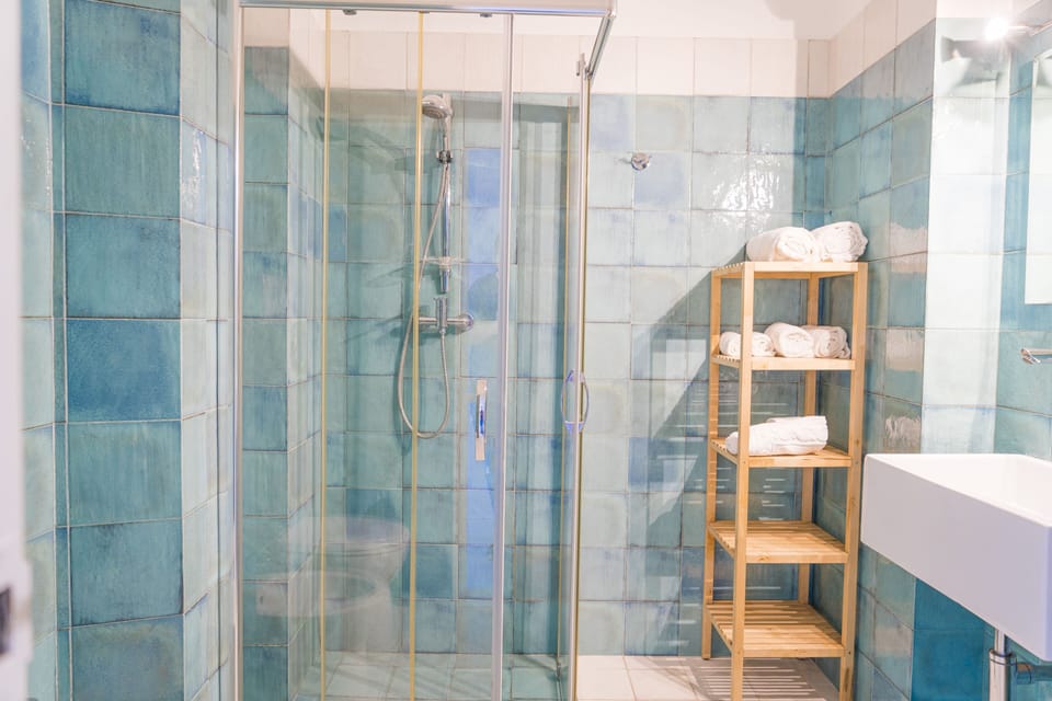 Superior Double Room, Balcony, Sea View | Bathroom | Free toiletries, hair dryer, towels