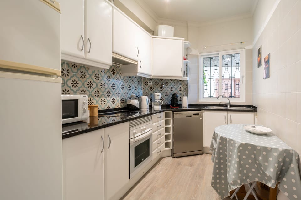 Apartment, 2 Bedrooms, Balcony, Sea View | Private kitchen | Full-size fridge, microwave, oven, stovetop