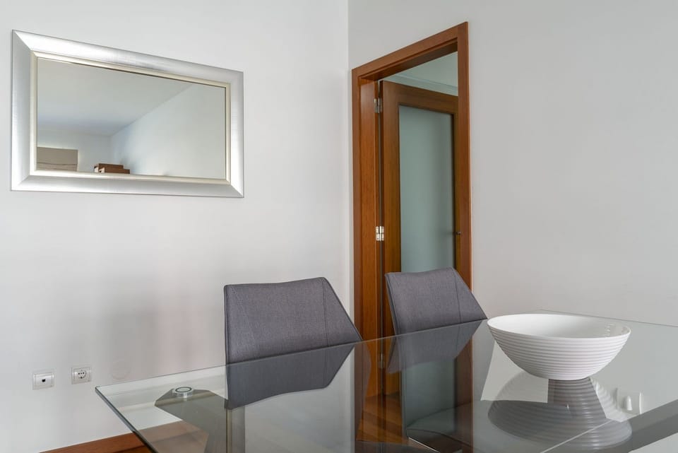 City Apartment, 1 Bedroom, Balcony, Sea View | In-room dining