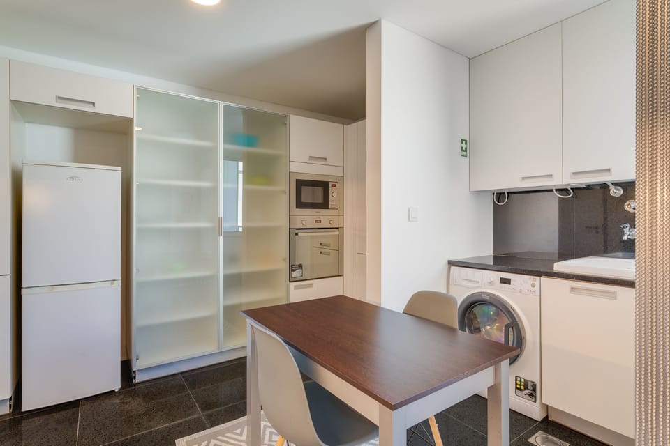 Apartment, 2 Bedrooms, Non Smoking | Private kitchen | Full-size fridge, microwave, oven, stovetop
