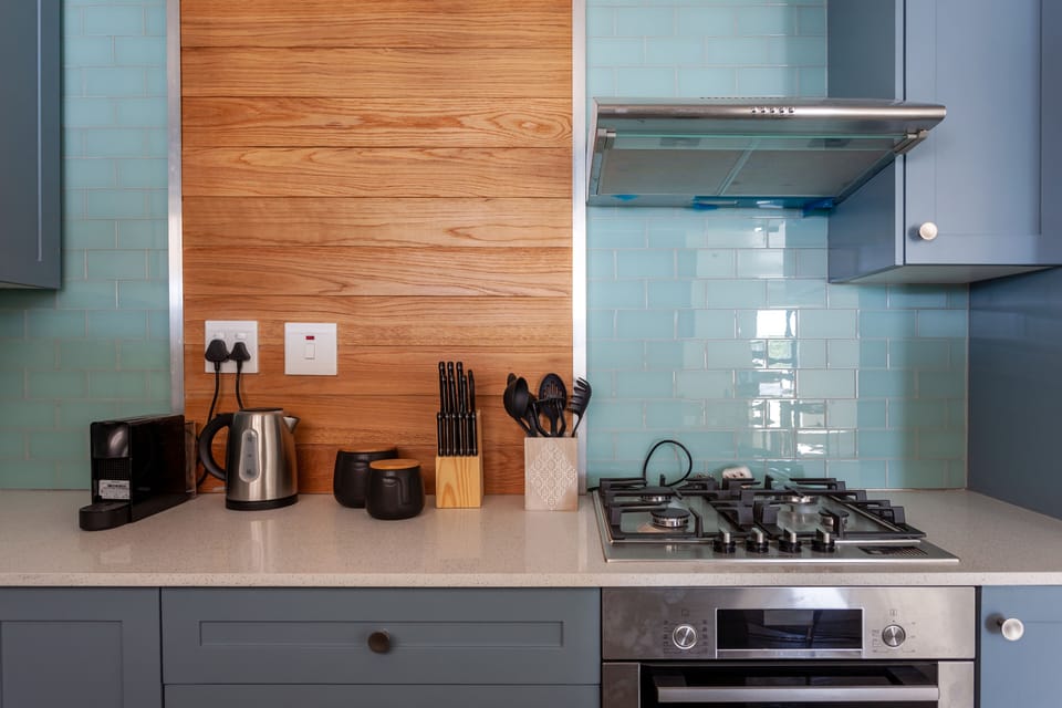 Espresso maker, coffee/tea maker, electric kettle