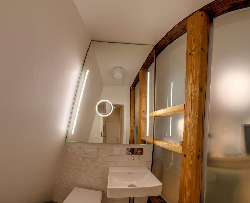 Double Room | Bathroom | Shower, free toiletries, bathrobes, slippers