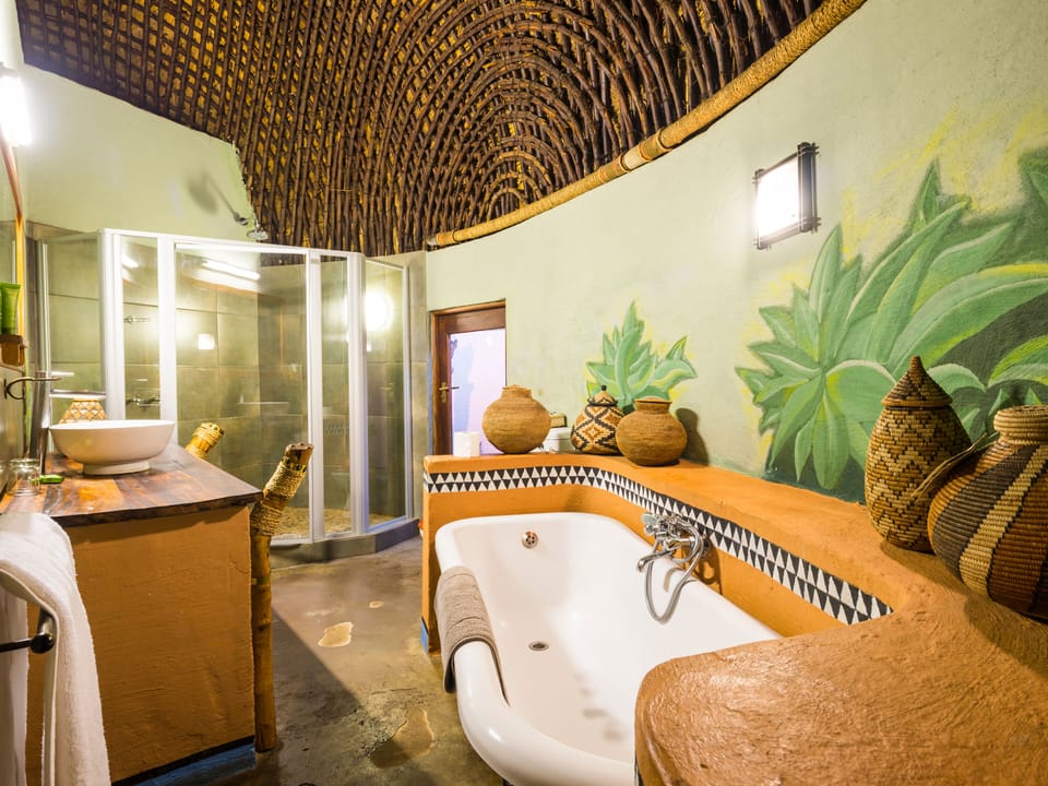Deluxe Room, 2 Double Beds | Bathroom | Shower, rainfall showerhead, free toiletries, hair dryer