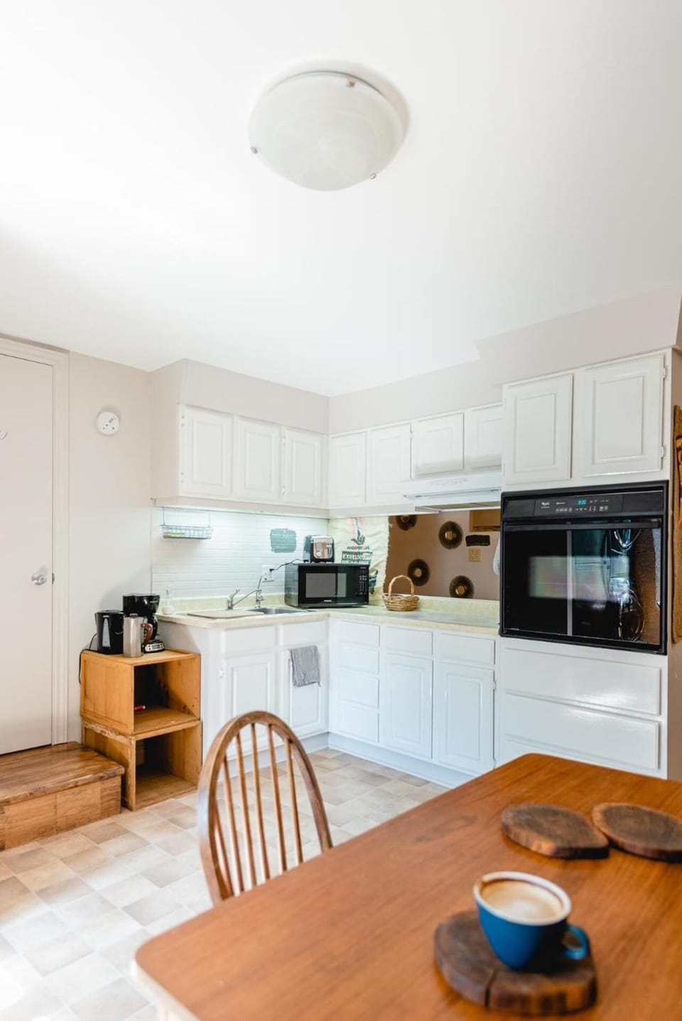Fridge, microwave, coffee/tea maker, electric kettle