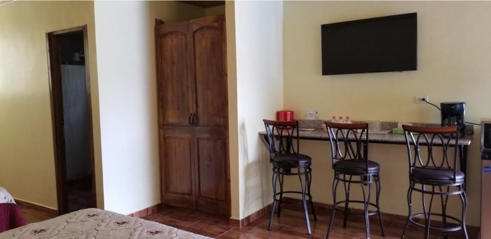 Laptop workspace, soundproofing, WiFi (free), bed sheets