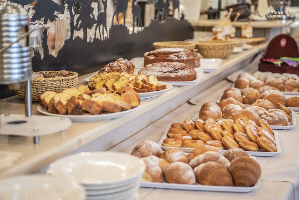 Daily buffet breakfast for a fee