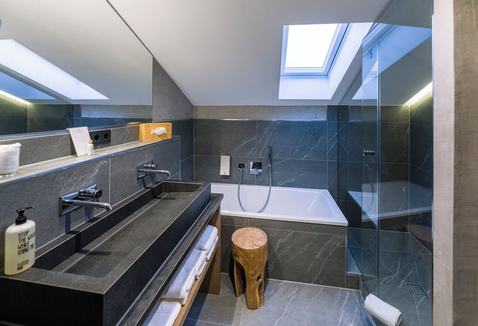 Junior Double Room, 1 King Bed, Mountain View (Juniorsuite Landhaus) | Bathroom | Free toiletries, hair dryer, bathrobes, towels