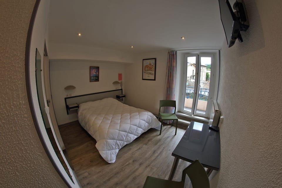 Single Room | Iron/ironing board, free cribs/infant beds