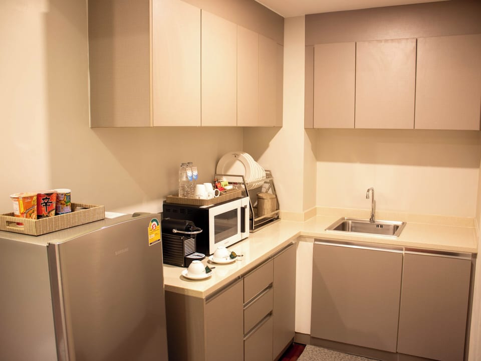 Tmark Suite | Minibar, in-room safe, individually furnished, desk