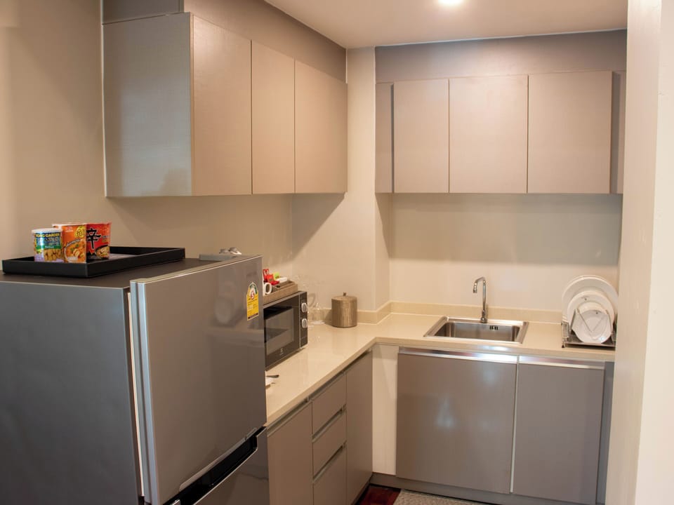 Royal Suite | Minibar, in-room safe, individually furnished, desk