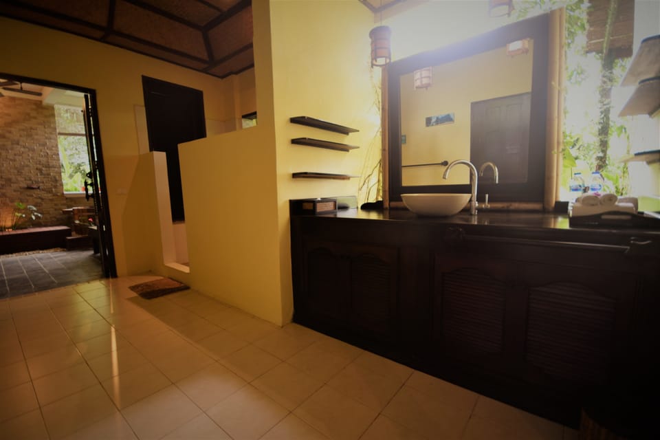 2-Bedroom Suite | Bathroom sink