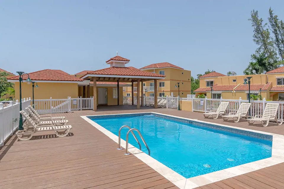 Outdoor pool, sun loungers