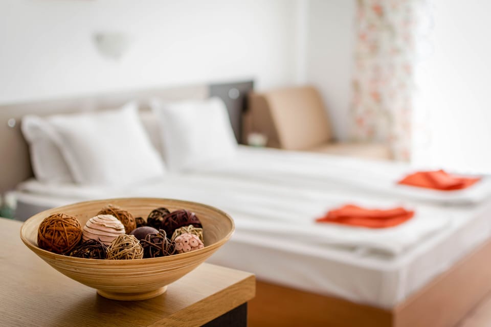 Comfort Studio (3 people) | In-room safe, iron/ironing board (on request), WiFi (free), bed sheets