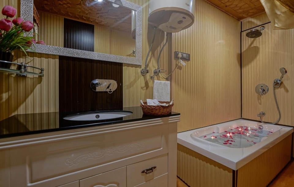 Suite, 1 Queen Bed | Bathroom | Rainfall showerhead, designer toiletries, hair dryer (on request)