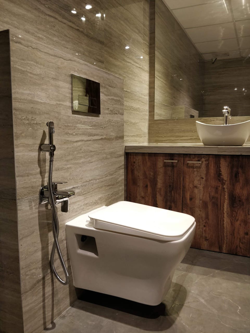 Deluxe Room, 1 Queen Bed, Pool View | Bathroom | Shower, free toiletries, hair dryer, slippers