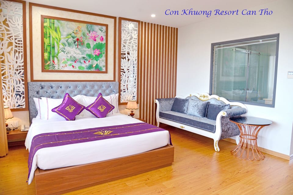 Deluxe Double Room | Minibar, in-room safe, desk, laptop workspace