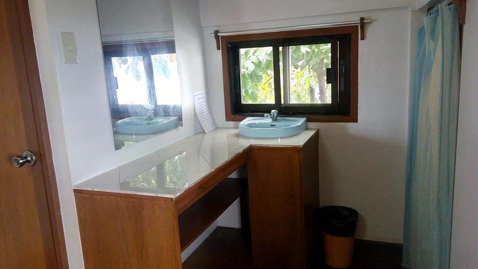 Bathroom sink