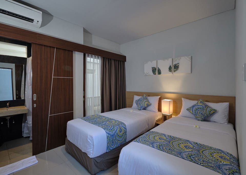 In-room safe, desk, blackout drapes, iron/ironing board (on request)
