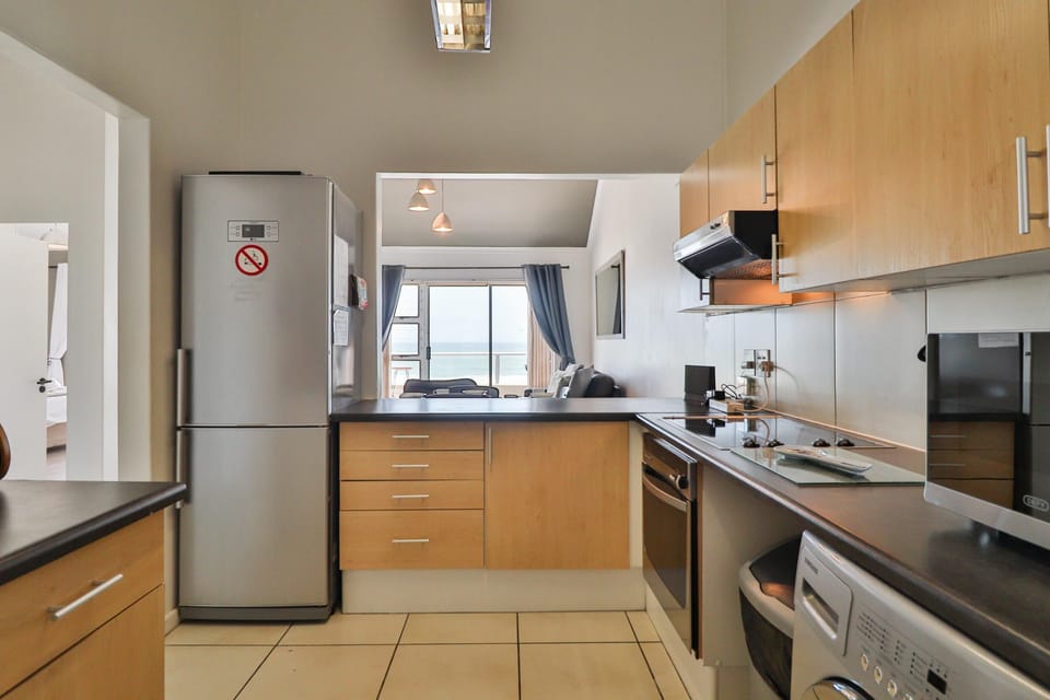 Apartment (2 Bedrooms) | Private kitchen | Full-size fridge, microwave, oven, stovetop