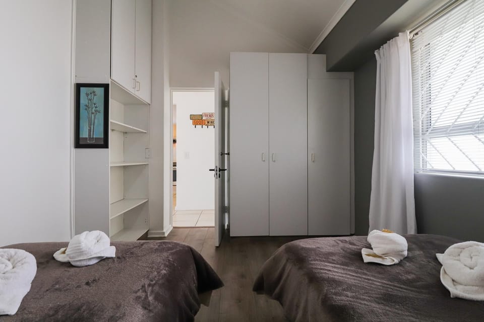Apartment (2 Bedrooms) | 2 bedrooms, iron/ironing board, cribs/infant beds, free WiFi